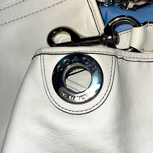 Coach Hadley White Lambskin Leather Duffel Bag removable strap & wristlet NWOT - Picture 4 of 11